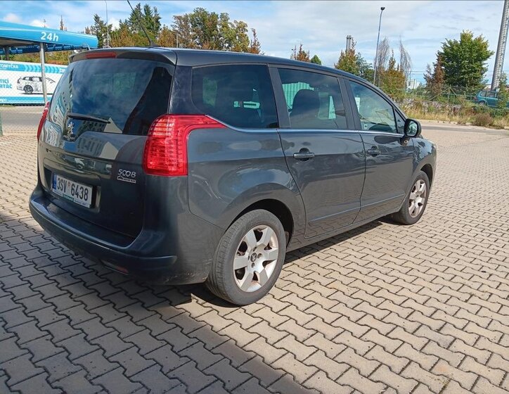 Peugeot 5008 6