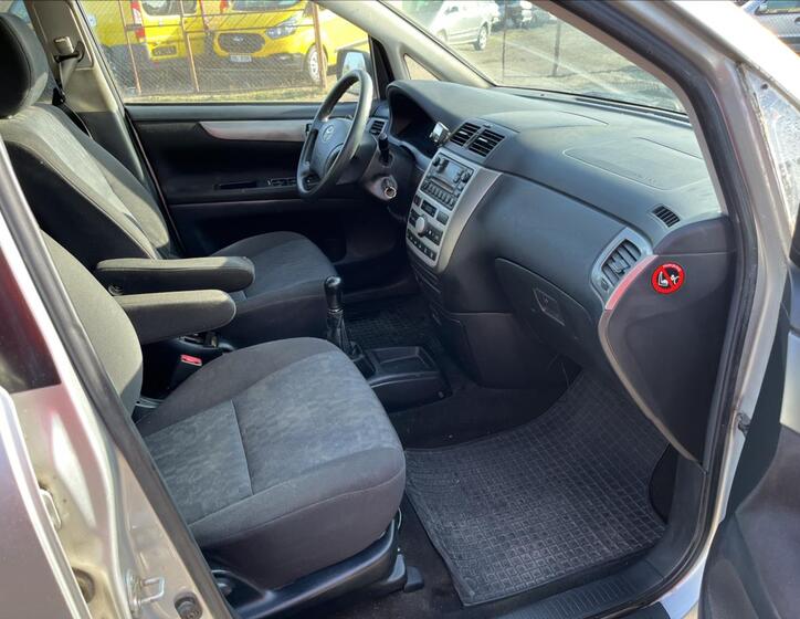 Toyota Avensis Verso 10