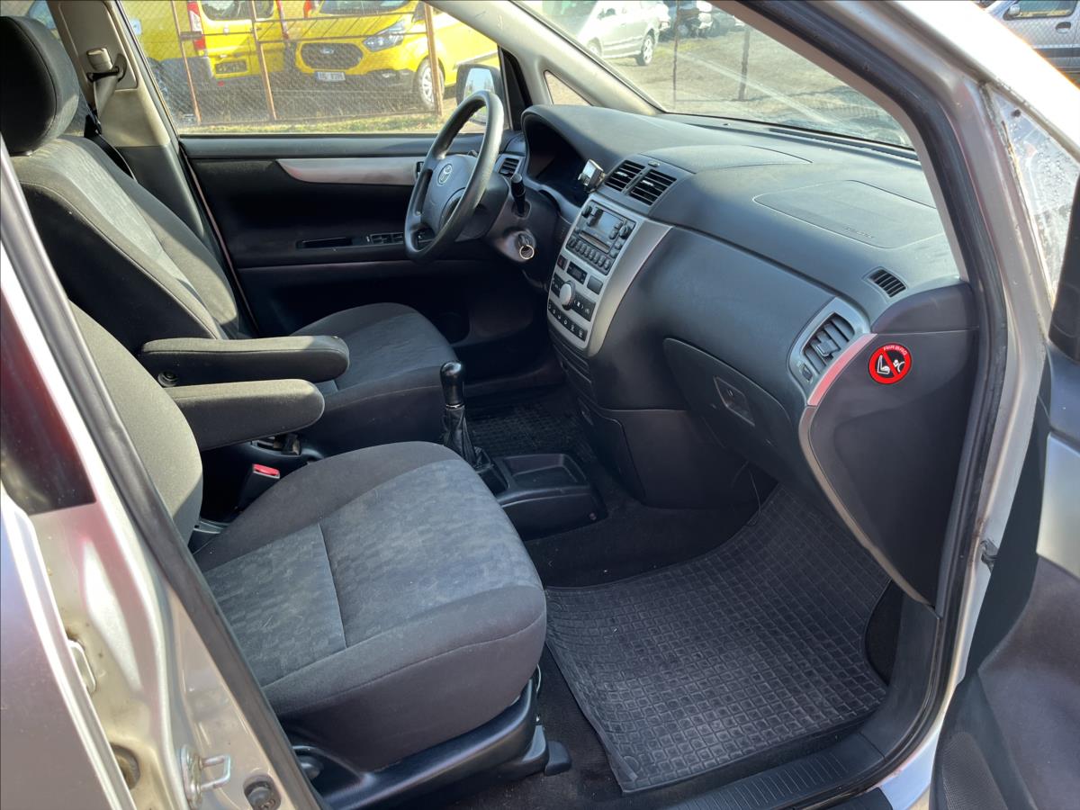 Toyota Avensis Verso