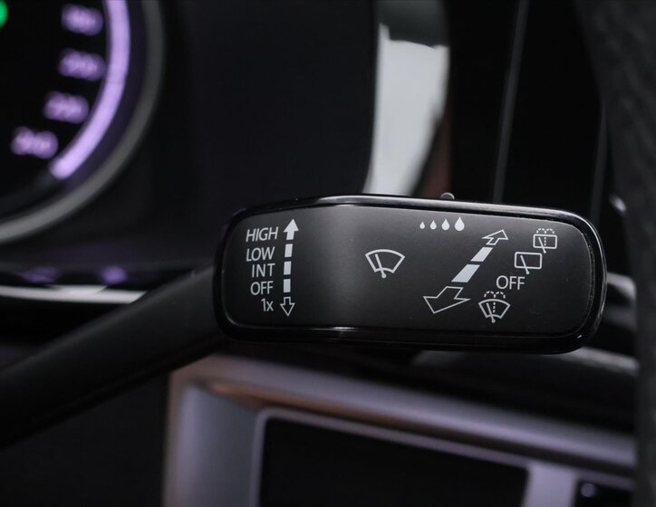 Volkswagen Multivan 23