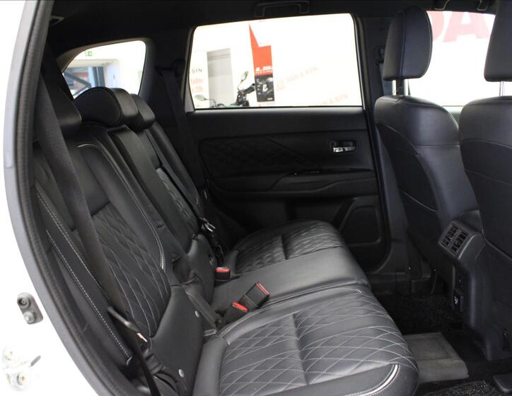 Mitsubishi Outlander 13