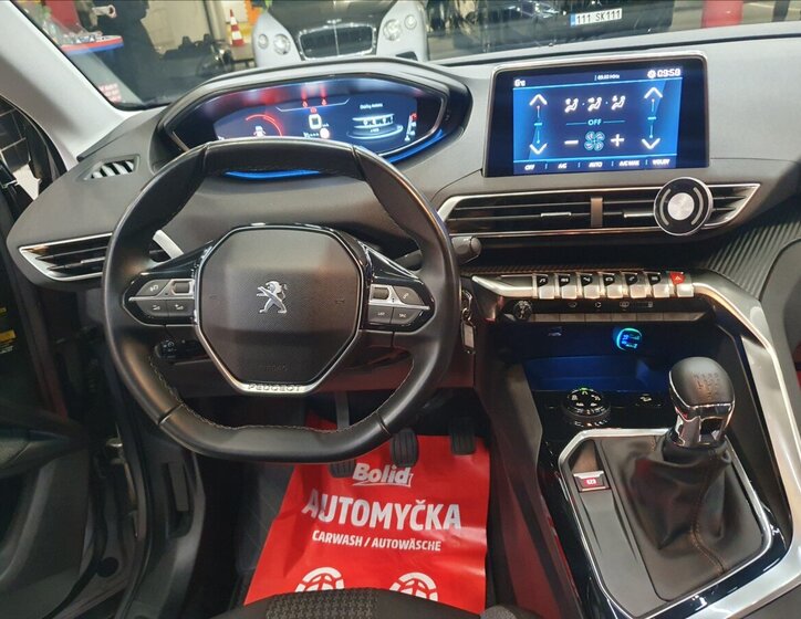 Peugeot 3008 SUV 1,2 l 96 kw