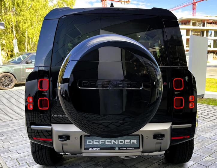 Land Rover Defender 5