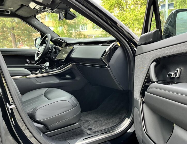 Land Rover Range Rover Sport SUV / Terénní 4,4 l 390 kw