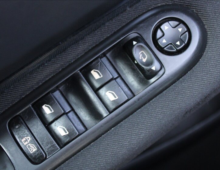 Peugeot 3008 MPV 1,6 l 80 kw