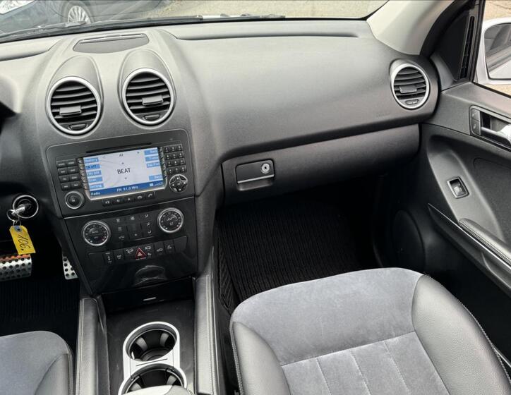 Mercedes-Benz Třídy M 27