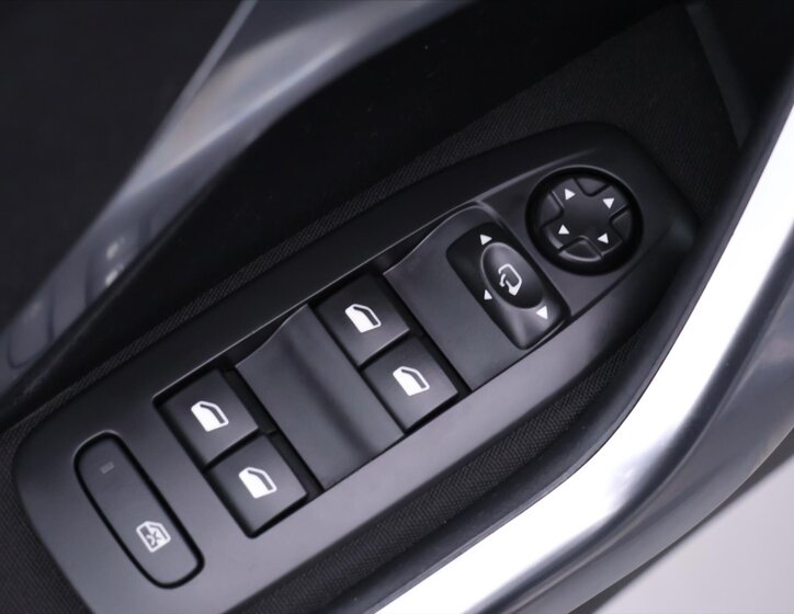 Peugeot 2008 SUV / Terénní 1,2 l 81 kw