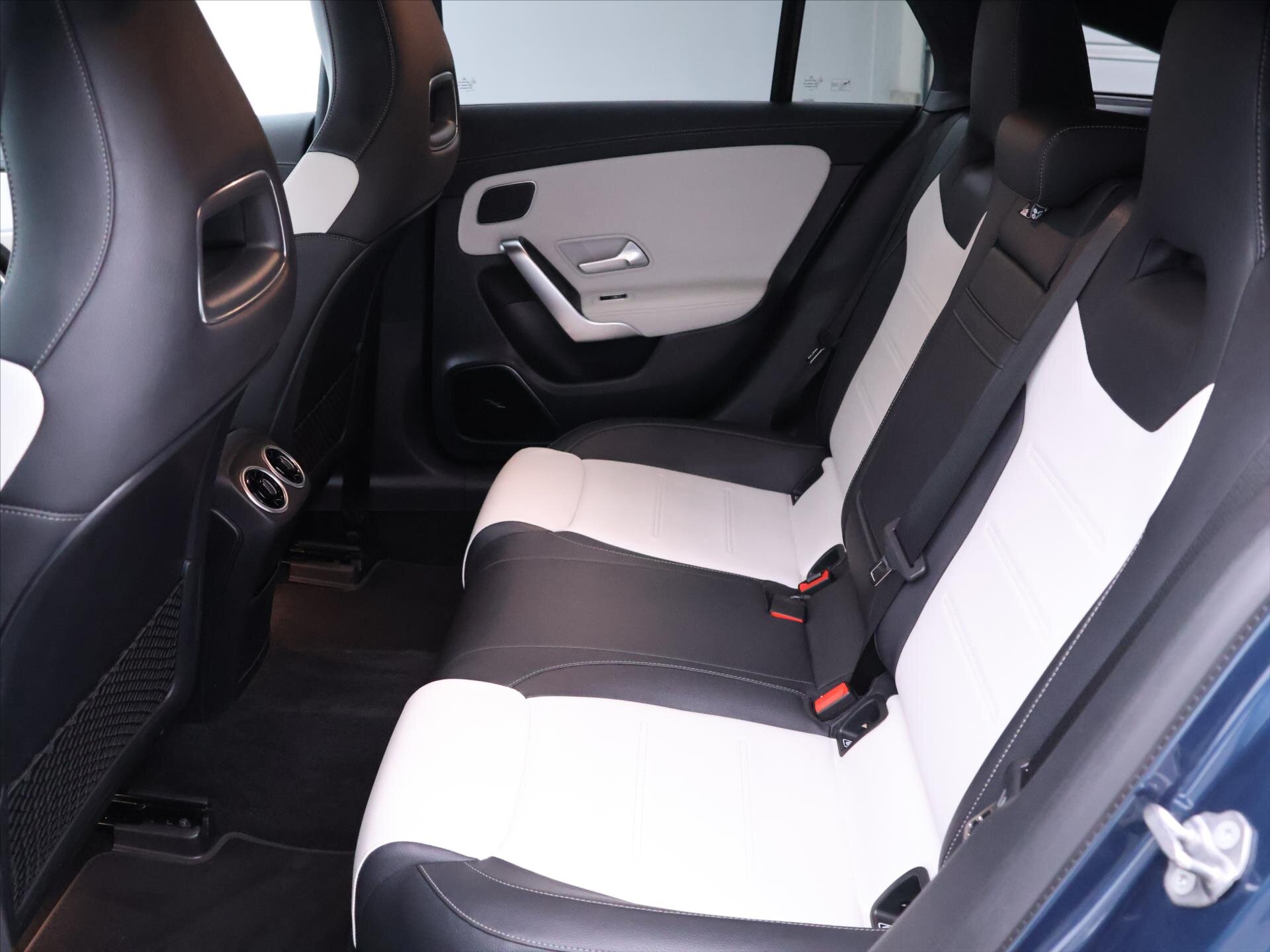 Mercedes-Benz CLA Kombi 2,0 l 225 kw