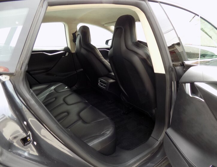 Tesla Model S 19