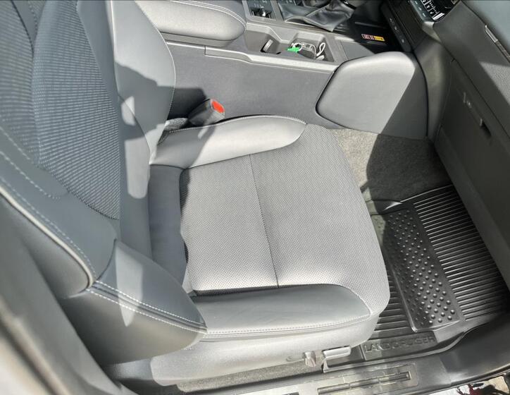 Toyota Land Cruiser 13