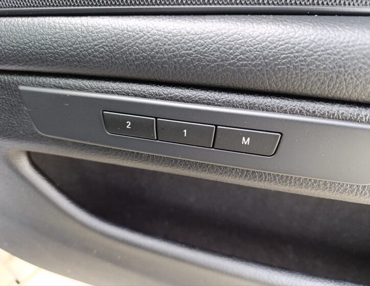 BMW Řada 5 Sedan 3,0 l 180 kw