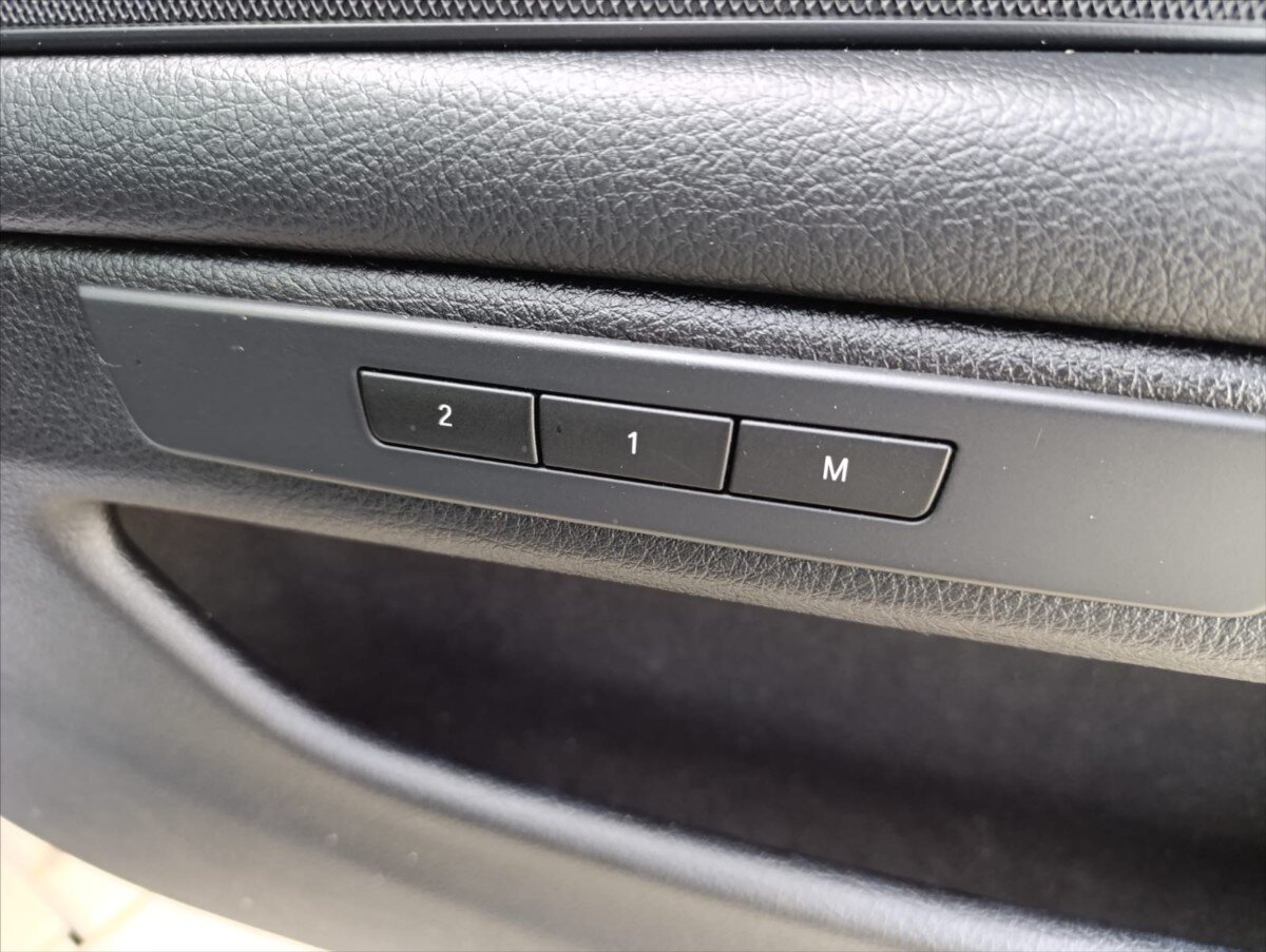 BMW Řada 5 Sedan 3,0 l 180 kw