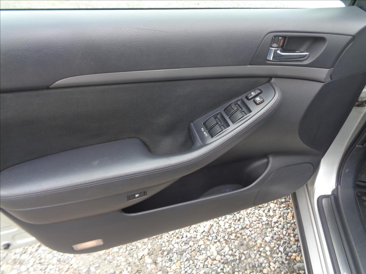 Toyota Avensis Kombi 2,0 l 108 kw