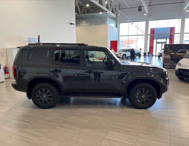 Toyota Land Cruiser 4