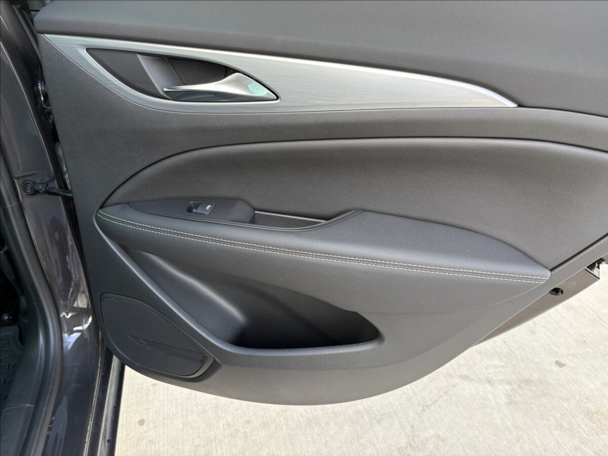 Opel Insignia Hatchback 2,0 l 128 kw