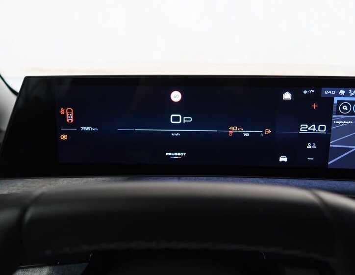 Peugeot 5008 SUV 1,2 l 100 kw