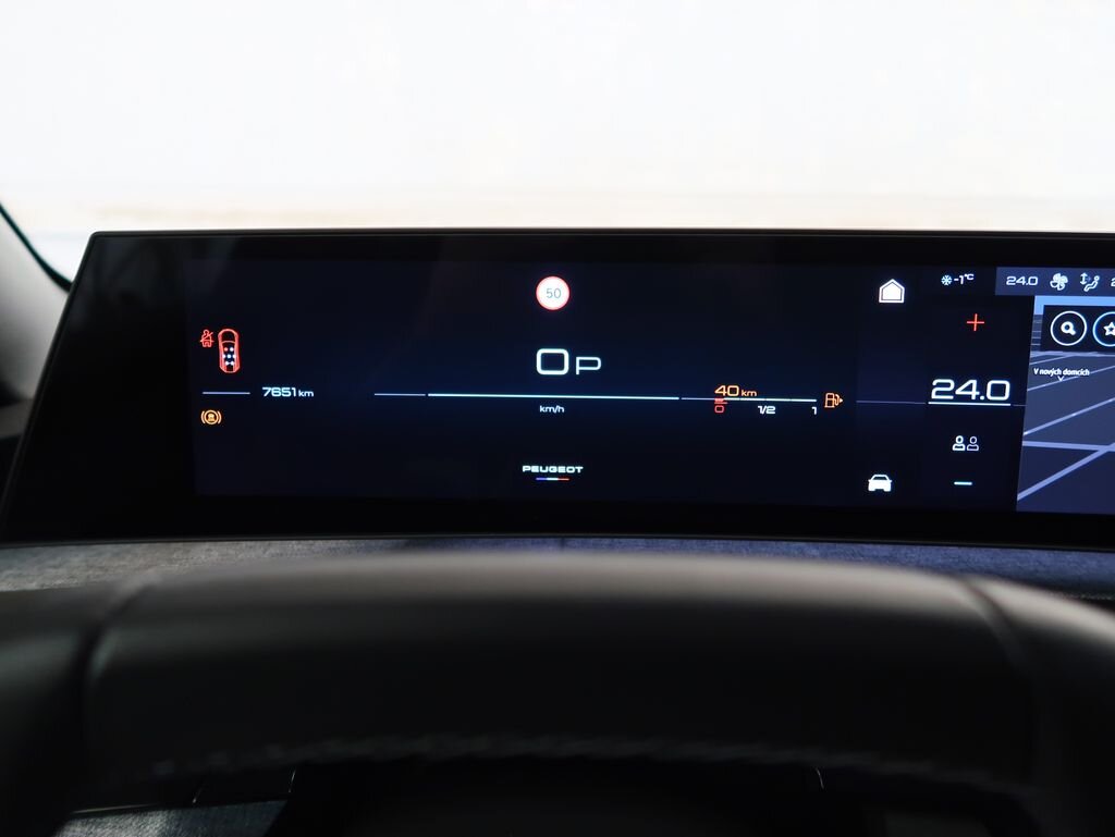 Peugeot 5008 SUV 1,2 l 100 kw