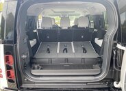 Land Rover Defender 18