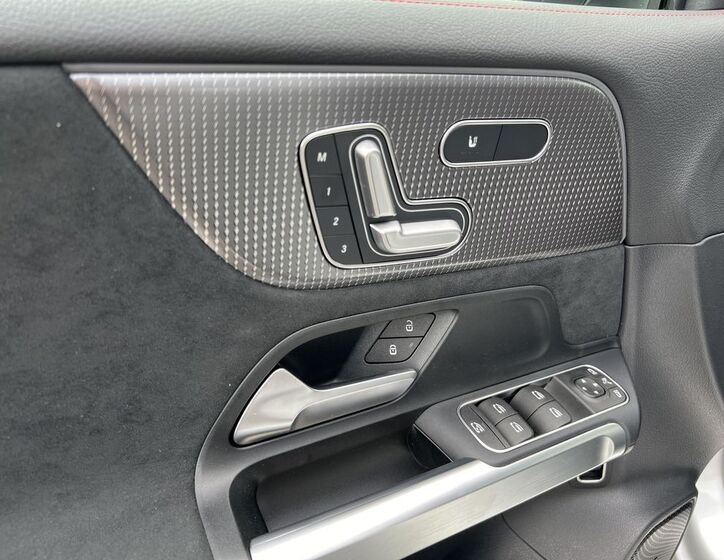 Mercedes-Benz EQB 10