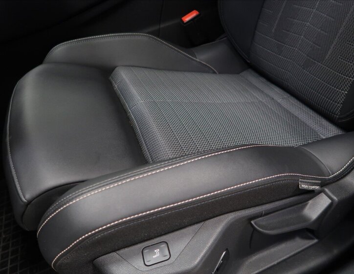 Peugeot 3008 SUV / Terénní 1,2 l 100 kw