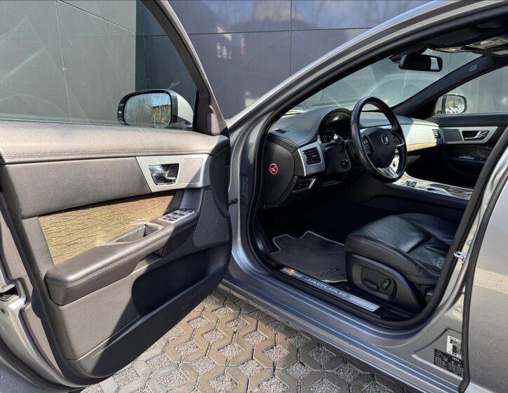 Jaguar XF Kombi 2,2 l 120 kw