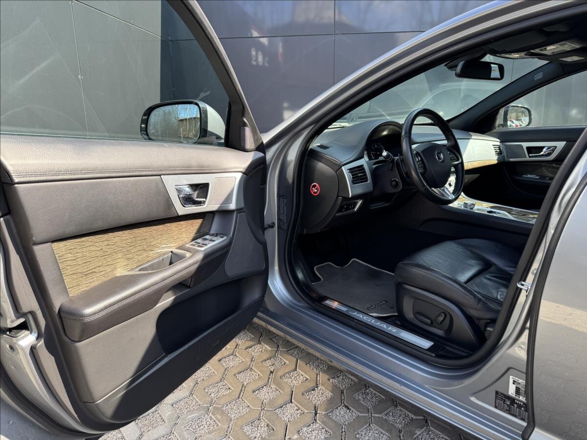 Jaguar XF Kombi 2,2 l 120 kw
