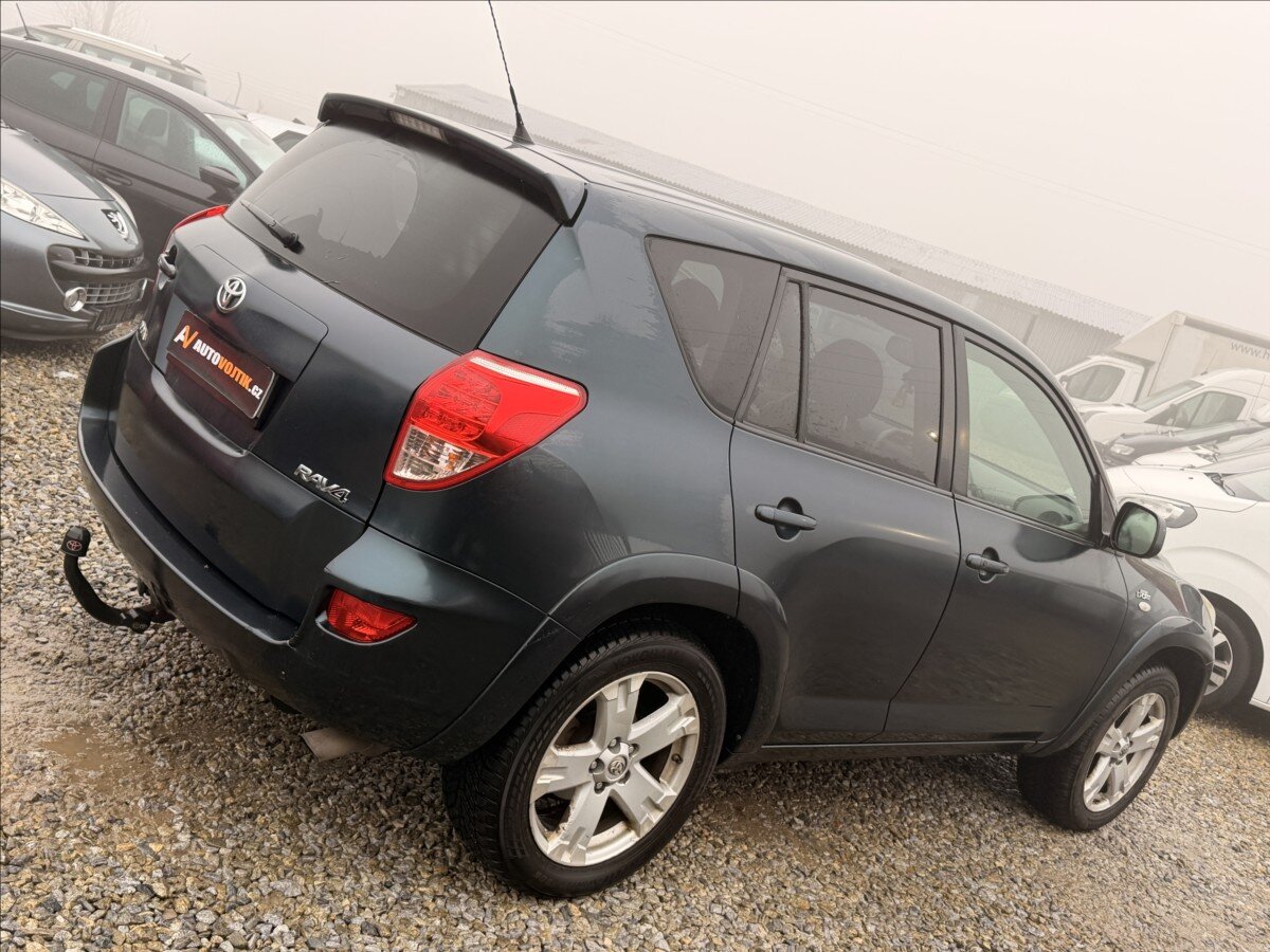 Toyota RAV4 SUV / Terénní 2,2 l 130 kw