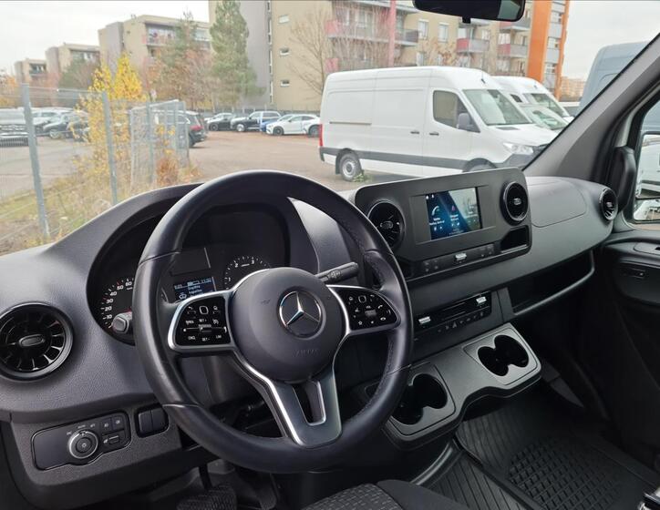 Mercedes-Benz Sprinter 9