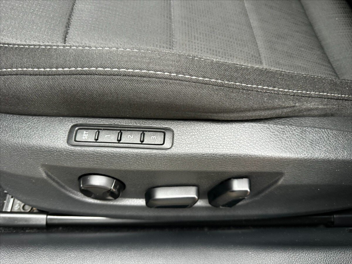 Škoda Superb Sedan / Limuzína 2,0 l 110 kw