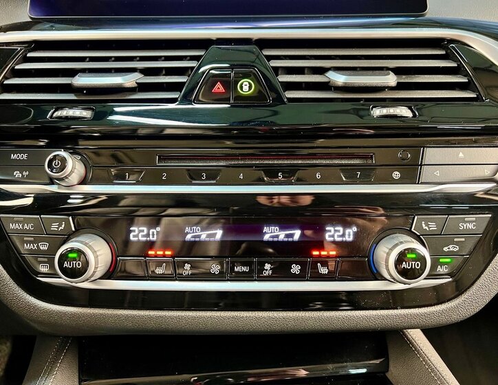 BMW Řada 5 Kombi 3,0 l 195 kw