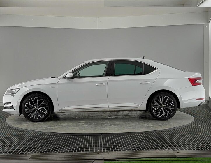 Škoda Superb Liftback 1,4 l 160 kw
