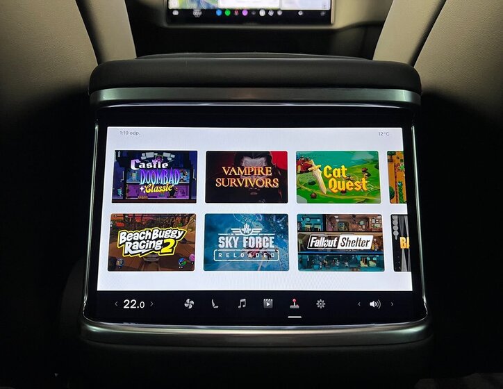 Tesla Model X SUV / Terénní 0,0 493 kw