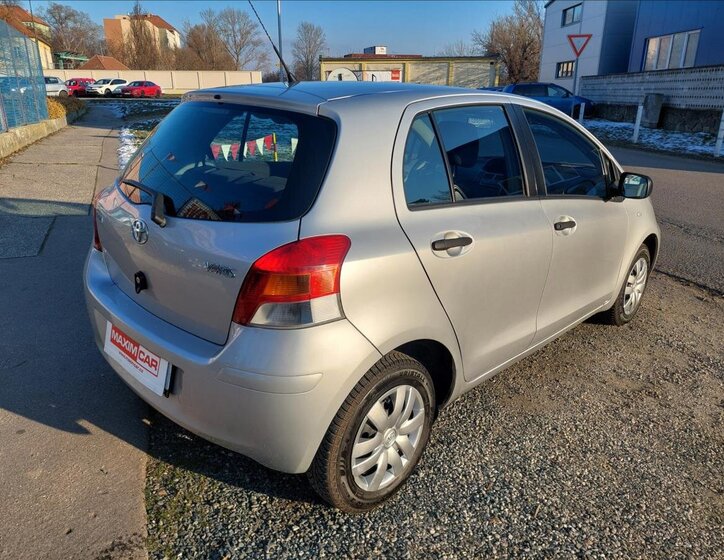 Toyota Yaris Hatchback 998,0 50 kw
