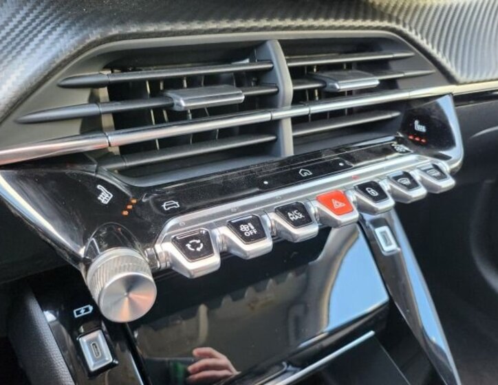 Peugeot 208 Hatchback 1,2 l 74 kw