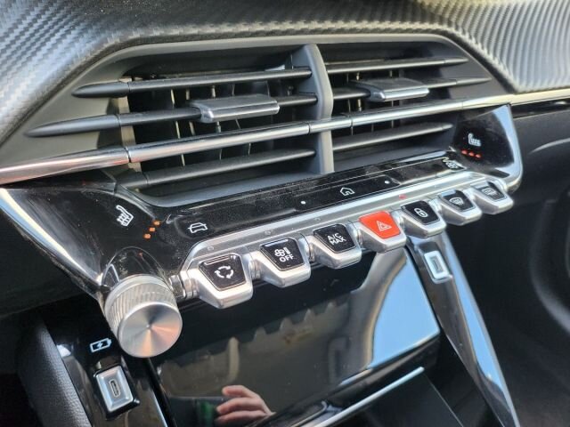 Peugeot 208 Hatchback 1,2 l 74 kw