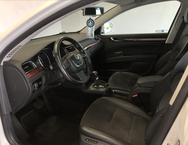 Škoda Superb 9