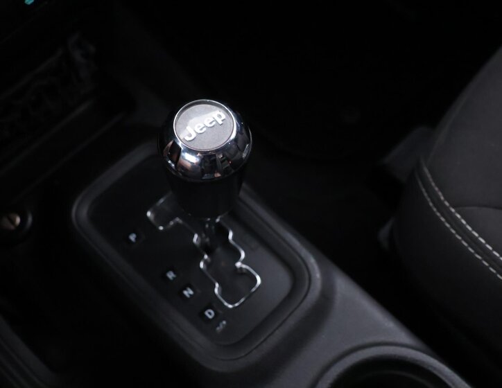 Jeep Wrangler SUV 2,8 l 147 kw