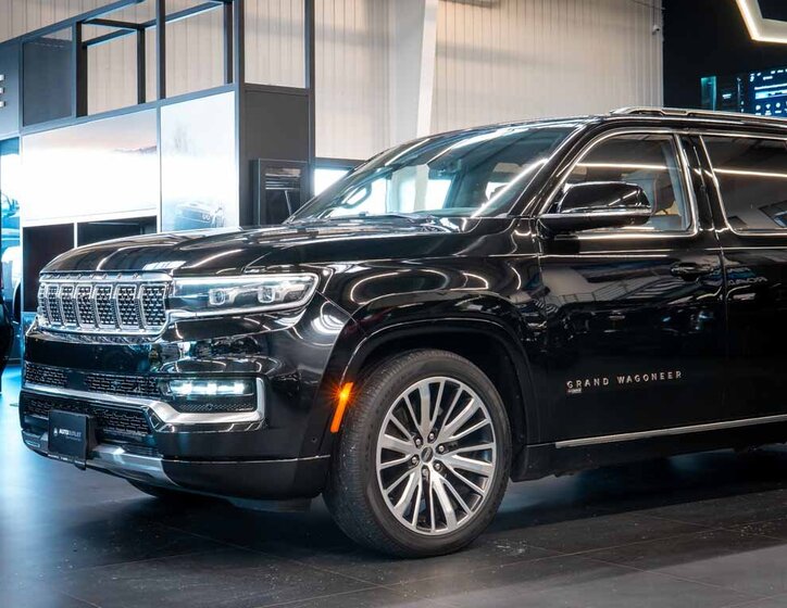 Jeep Grand Wagoneer 11