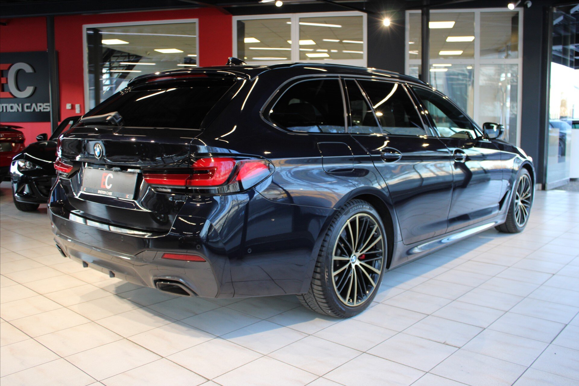 BMW Řada 5 Kombi 3,0 l 210 kw