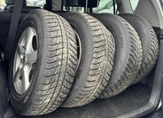 Toyota RAV4 SUV / Terénní 2,2 l 100 kw