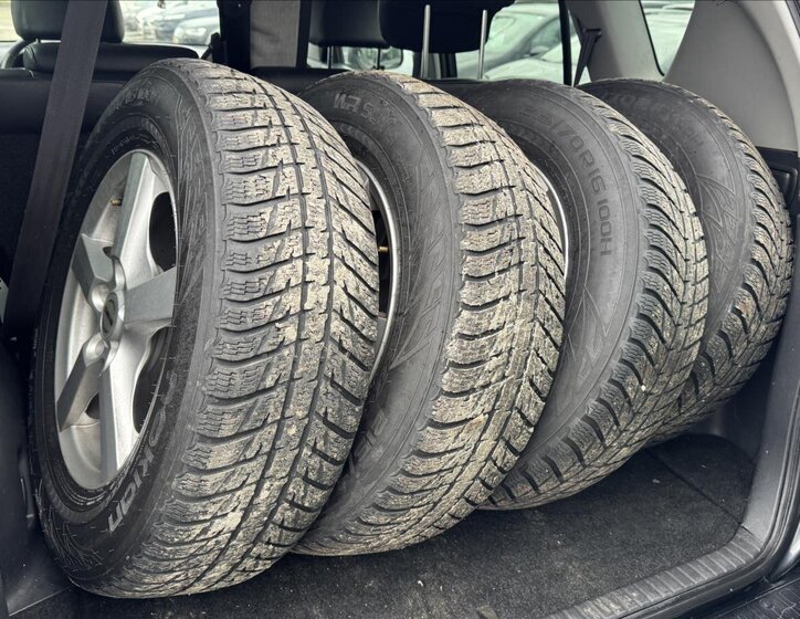 Toyota RAV4 SUV / Terénní 2,2 l 100 kw