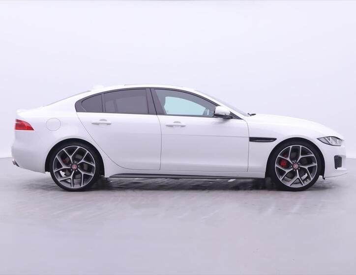 Jaguar XE 8