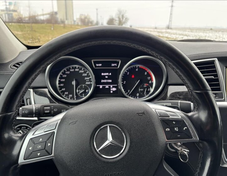 Mercedes-Benz Třídy M SUV / Terénní 3,0 l 190 kw