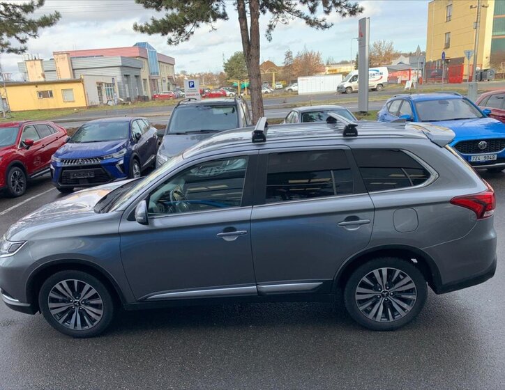 Mitsubishi Outlander SUV 2,0 l 110 kw