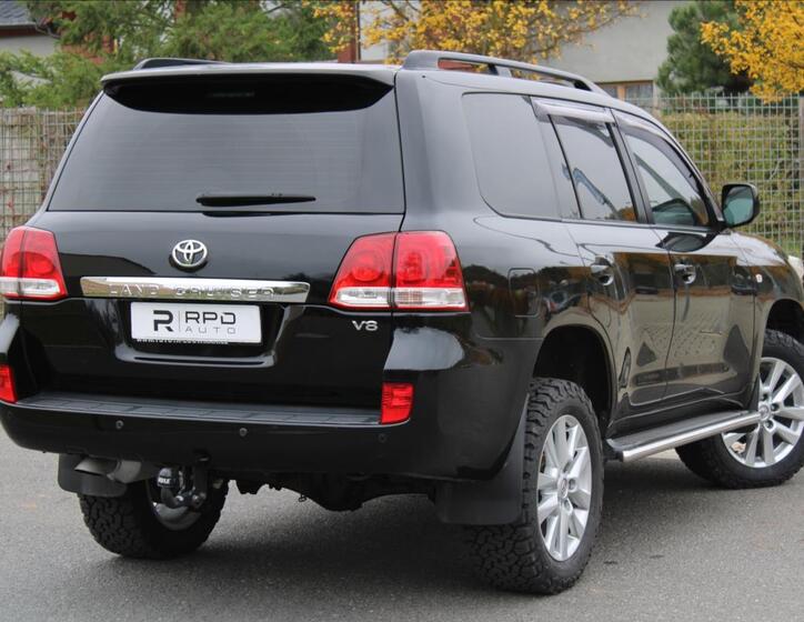 Toyota Land Cruiser 2