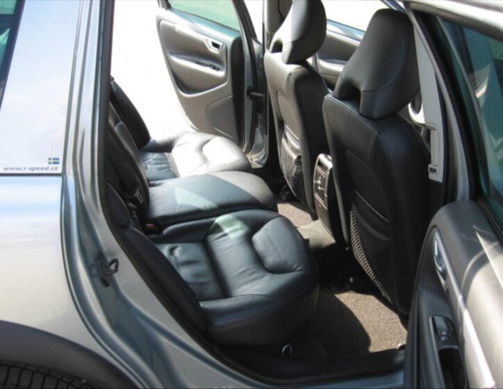 Volvo XC70 Kombi 2,4 l 136 kw