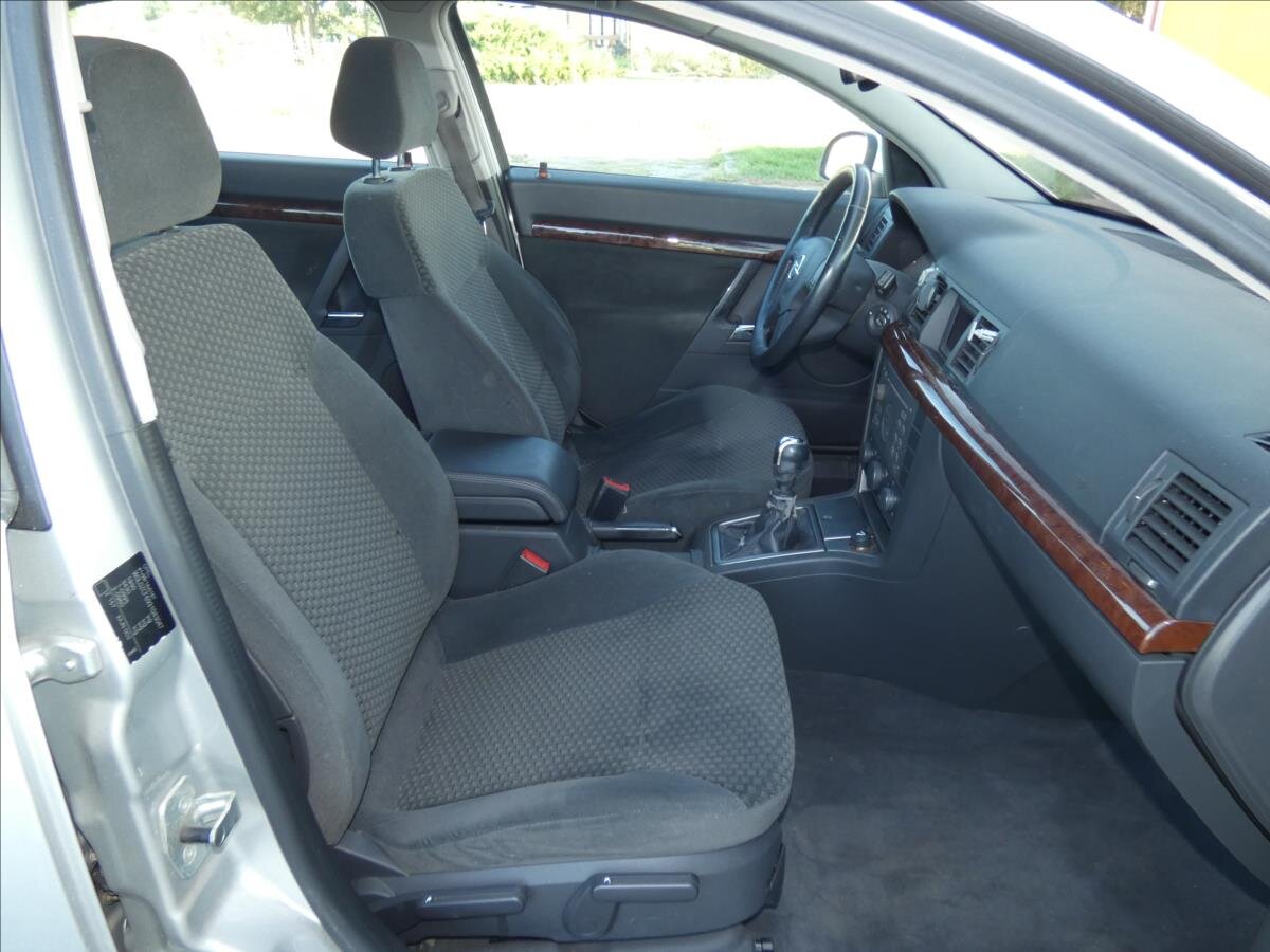 Opel Vectra Sedan / Limuzína 2,2 l 108 kw