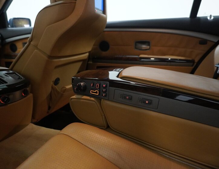 BMW Řada 7 Sedan 6,0 l 327 kw