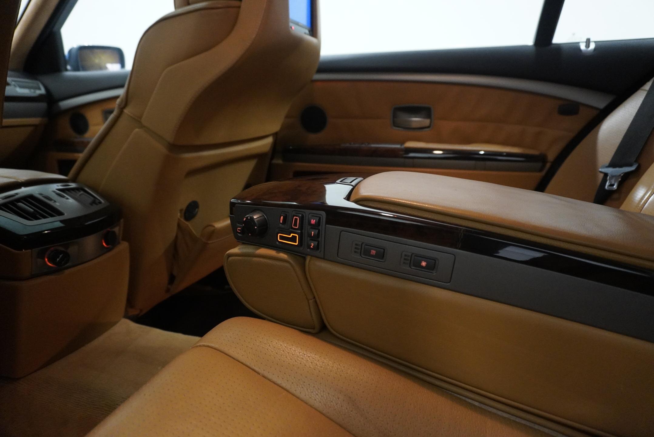 BMW Řada 7 Sedan 6,0 l 327 kw