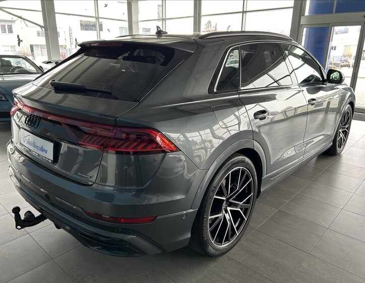 Audi Q8 SUV / Terénní 3,0 l 250 kw